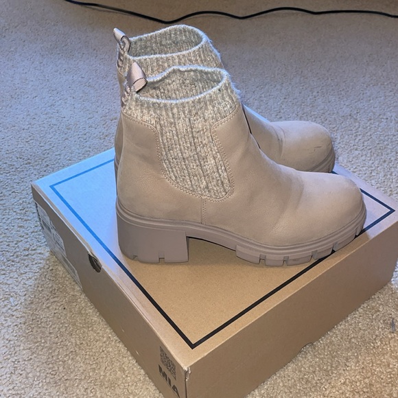 MIA Madisyn Lug Ankle Boot - Picture 6 of 10